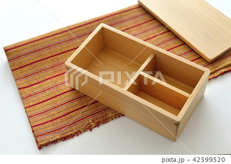 白木のお弁当箱／lunch box 42599520