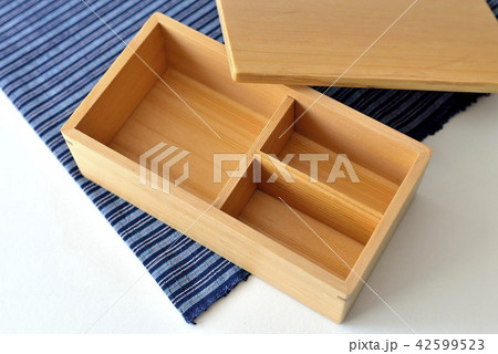 白木のお弁当箱／lunch box 42599523