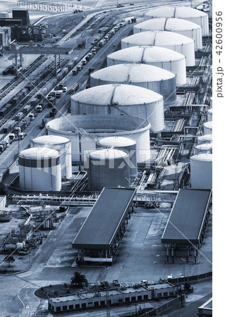 oil reservoir in modern port 42600956