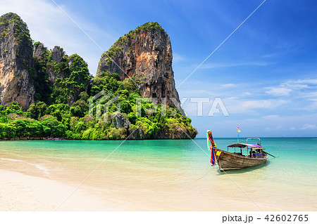 Thai traditional wooden longtail boat  42602765