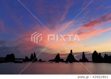 朝焼けの橋杭岩 朝焼けの橋杭岩 42602801