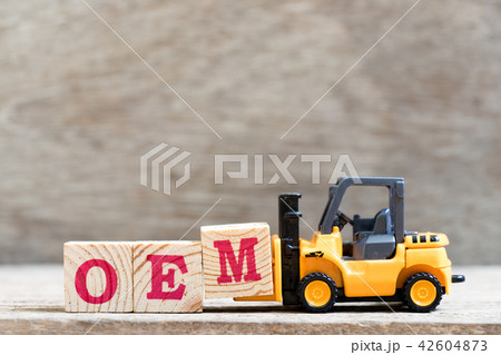 Toy forklift hold letter block M in word OEM 42604873