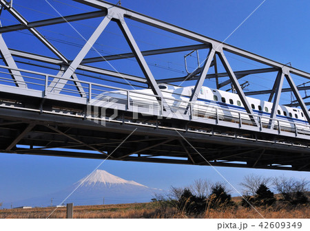 新幹線N700系と富士山-5099 新幹線N700系と富士山-5099 42609349