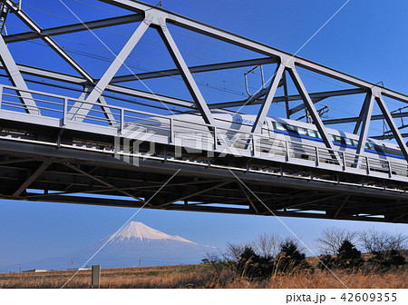 新幹線500系と富士山-5144 42609355