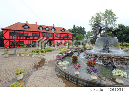 アンデルセン公園　コミュニティセンターの外観　夏 42610514