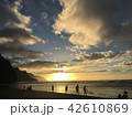 海岸沿いの夕日 42610869
