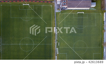 【空撮写真】サッカーグラウンドを上空からみた景色 【空撮写真】サッカーグラウンドを上空からみた景色 42613689