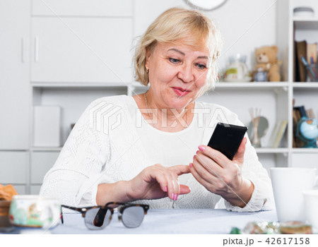 Mature woman with smartphone 42617158