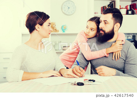 Parents signing papers for divorce 42617540
