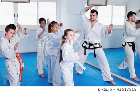 Smiling children training to master new moves 42617818
