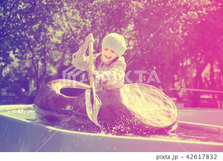 girl goes boating in park 42617832
