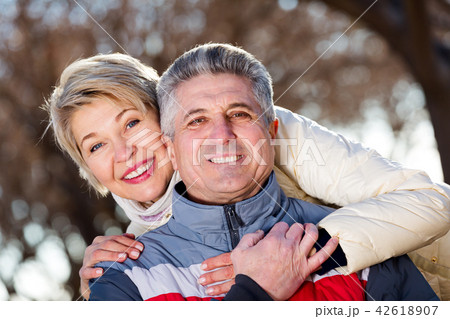 Mature married couple embracing on sunny day Mature married couple embracing on sunny day 42618907