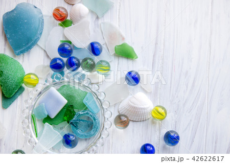 シーグラスと貝 42622617
