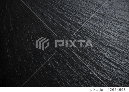 濡れたスレートストーンのテクスチャ　クローズアップ 42624663