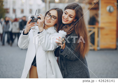 Two beautiful sisters Two beautiful sisters 42626141