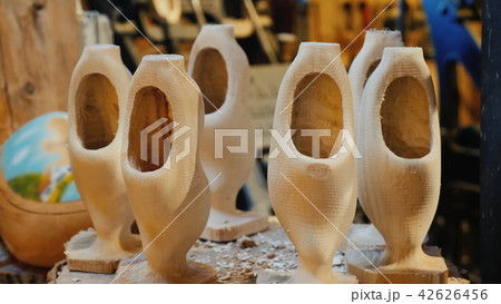 Blanks for traditional wooden shoes in the Netherlands - klomps 42626456
