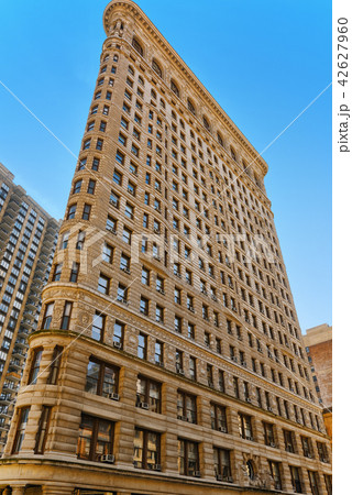 USA, New York.Flatiron Building on 5th Avenue 42627960