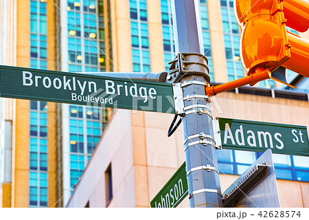 Street sign (nameplate) of Brooklyn Bridge  42628574