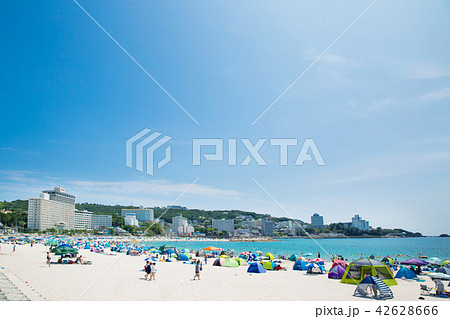 青い海と空　海水浴の風景1 42628666