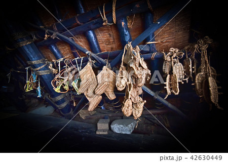越中五箇山　岩瀬家屋根裏のわらじ 42630449