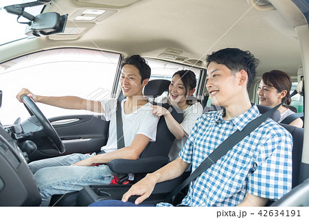 若者　ドライブ　旅行 42634191