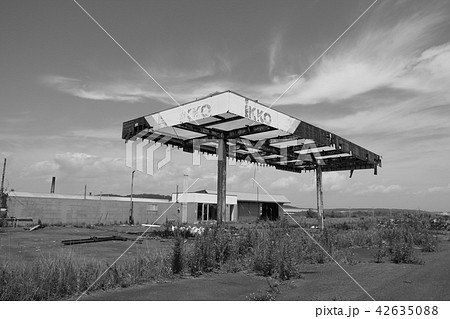朽ちたガソリンスタンド6の写真素材 [42635088] - PIXTA