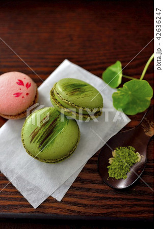 抹茶マカロンと桜マカロン／Matcha green tea macaroons 42636247
