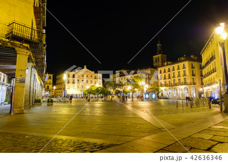 セゴビア マヨール広場 夜景 42636346