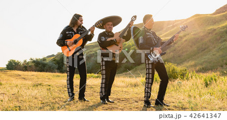 Mexican musicians mariachi 42641347