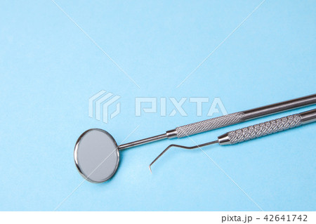 Dental instruments. Dental mirror and probe hook 42641742