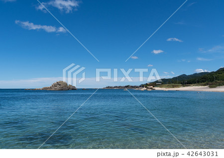 青い空と澄み渡る海 青い空と澄み渡る海 42643031