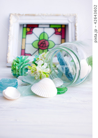 シーグラスとステンドグラス 42643602