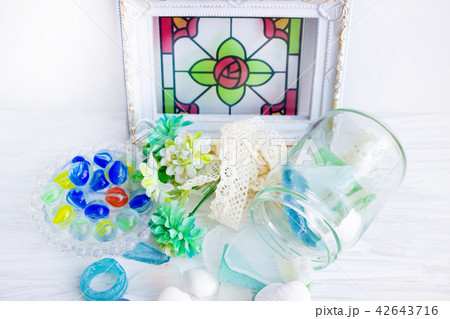 シーグラスとステンドグラス 42643716