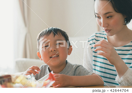 4 years old 42644704