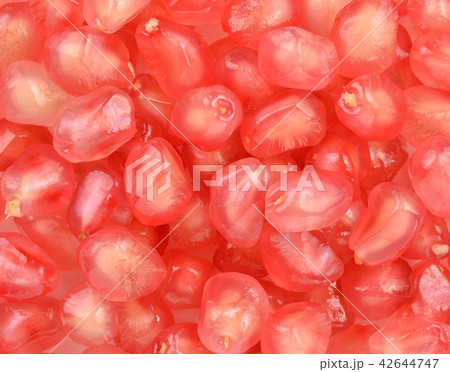 Ripe pomegranate fruit 42644747