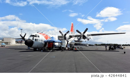 アメリカ沿岸警備隊のHC-130救難捜索機 42644841