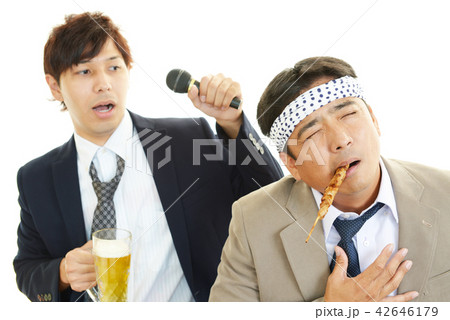 酔った男性 42646179