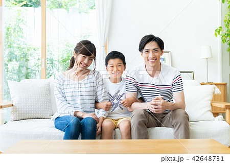若い家族 42648731