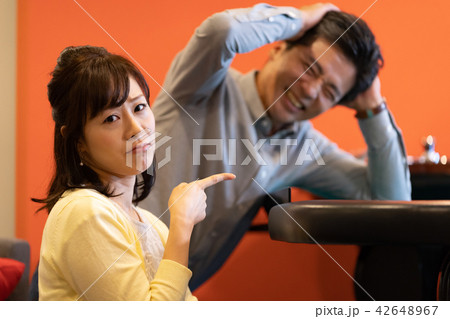 夫婦でカジノ　カジノ　ルーレット　賭け事　カジノ法案　娯楽 42648967