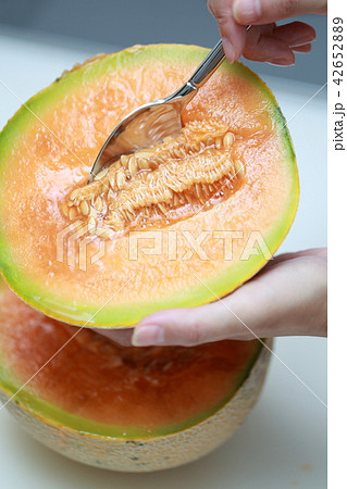 夕張メロン (果物 フルーツ スイーツ お中元 マスクメロン ブランド ギフト 贈り物 赤肉) 42652889