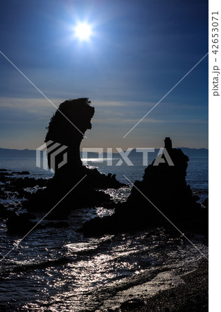 両子岩(ふたごいわ)の夕陽 【長崎県南島原市】 両子岩(ふたごいわ)の夕陽 【長崎県南島原市】 42653071
