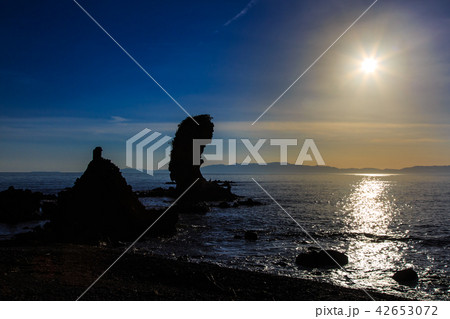 両子岩(ふたごいわ)の夕陽 【長崎県南島原市】 両子岩(ふたごいわ)の夕陽 【長崎県南島原市】 42653072