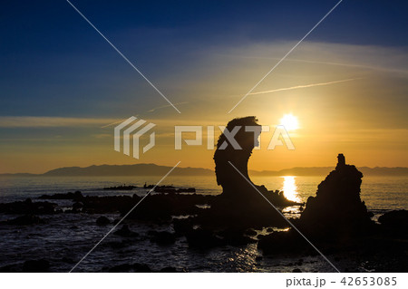 両子岩（ふたごいわ）の夕陽　【長崎県南島原市】 42653085