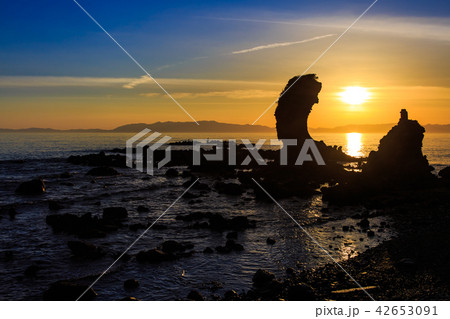 両子岩(ふたごいわ)の夕陽 【長崎県南島原市】 両子岩(ふたごいわ)の夕陽 【長崎県南島原市】 42653091