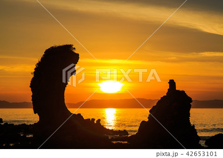 両子岩（ふたごいわ）の夕陽　【長崎県南島原市】 42653101