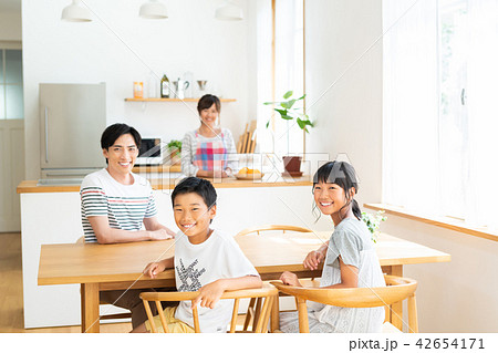 若い家族 若い家族 42654171