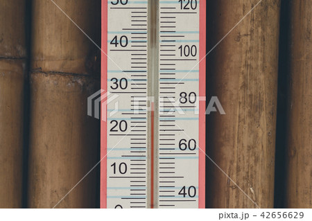 household alcohol thermometer showing temperature 42656629
