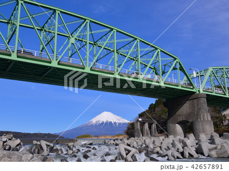 県道富士川橋と富士山-6672 県道富士川橋と富士山-6672 42657891