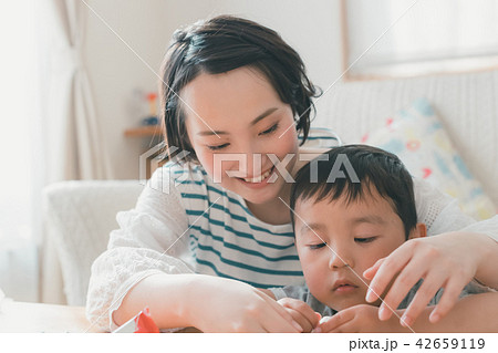 4 years old 42659119