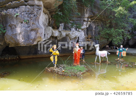 ベトナム　ムアケイブの西遊記の像 42659785